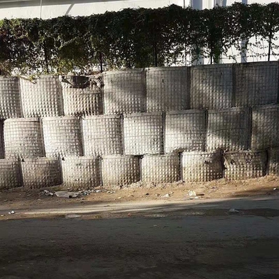 ผ้าจีโอเท็กสไตล์ที่สะสมได้ ผนังสีเขียวมะกอกหรือสีทราย สายไฟฟ้า Gabion สะพานผสมผสมผสม