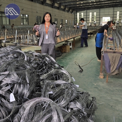 เครือข่ายลวดที่ไม่เด่น 10*10*1.4m ที่มองเห็นได้ต่ำ MZP Putanka Wire Barrier ที่มี 30 กิโลกรัมสำหรับยูเครน Militay