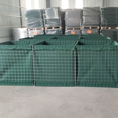 ผนังป้องกันทหาร HESCO ที่มีสีเขียวเข้มในแคนาดา