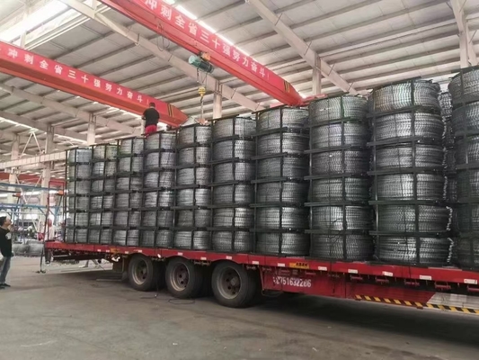 Wholesale BTO-10 Razor Barbed Wire High Tensile Rolls สําหรับการปิดที่ปลอดภัย แผ่นรั้วสายไหม