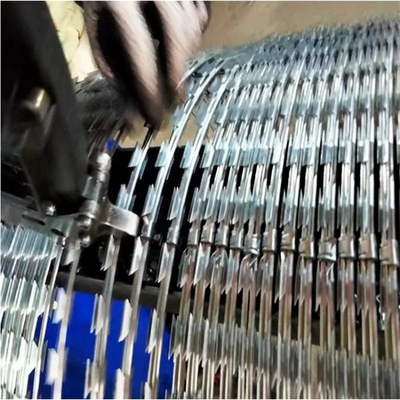 CBT Razor Barbed Wire For Fortification Anti-Rust Razor Blade Barbed Wire Double Strand In Rolls สายด้ายมีดโกนสําหรับการปรับปรุงความแข็งแรง