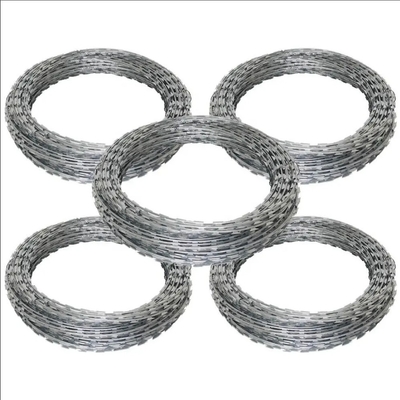 Wholesale BTO-10 Razor Barbed Wire High Tensile Rolls สําหรับการปิดที่ปลอดภัย แผ่นรั้วสายไหม