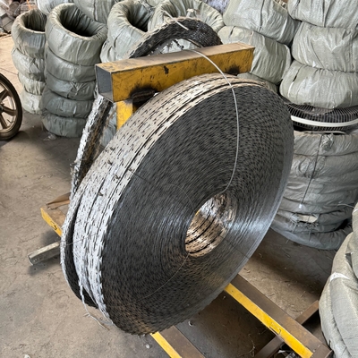 ราคาถูก โรงพยาบาล Mesh รั้ว Razor เทปมีดทา Hot Dip Galvanized Cbt65