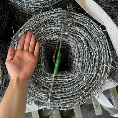 Wholesale High Tensile Twist Galvanized Barbed Wire 14gauge with 3 or 4inch barb distance สายด้ายขัดขวางขนาดสูง