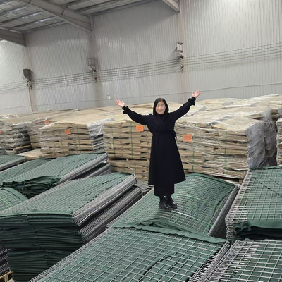 แข็งแรง EN มาตรฐาน Hesco ปกป้องกําแพงการยึดถือเป็นปริมาณทหาร ป้องกันน้ําท่วมเพื่อปกป้องพื้นที่น้ําท่วมใน USA