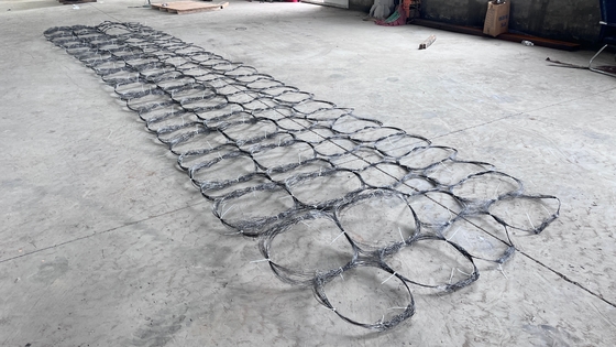 ถังอุปสรรค รั้ว Mesh ไม่เห็น Drone Net รั้ว ถังกั้น Wicker รั้ว Wire Mesh ความปลอดภัย Putanka Barrier ยูเครน