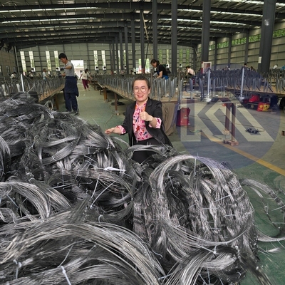 สายกันถัง สําหรับการควบคุมอุปสรรคชายแดนอย่างมีประสิทธิภาพ อุปสรรคไม่ค่อยจะเห็นได้ 5x10x1.4m