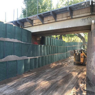 MIL1 1.37m High Welded Gabion Hesco Barrier For Property Protection Retaining Wall