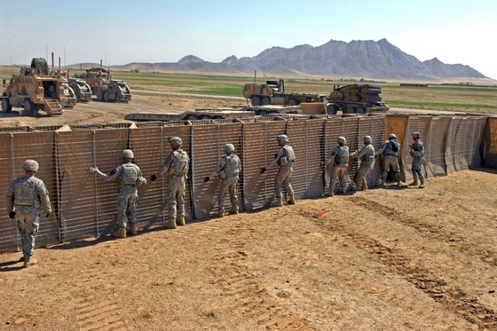 สิ่งกีดขวางการป้องกันสำหรับงานหนักถุงทราย Mil 10 Mil 3 Hesco Barriers สำหรับสนามยิงปืน
