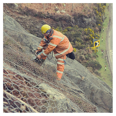 SNS แกลวนิเซียมภาระหนัก Rockfall Netting ป้องกันเฉย ๆ ก๊าบิออน Mesh รั้วที่มีสายไหม