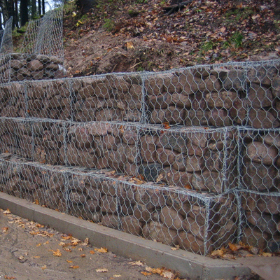 อัล ซิงค์ Caoted 3.05 มิลลิเมตร Galvanized Gabion กระเป๋า Hexagonal 80x100 มิลลิเมตร 4x1x1m