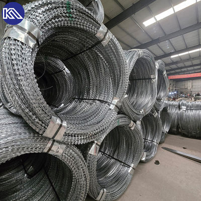 รั้วใบมีดโกนเพื่อความปลอดภัยสำหรับบ้าน ม้วนตาข่ายลวดใบมีดโกน ความปลอดภัยสำหรับที่อยู่อาศัย BTO-22 ตาข่ายลวดหนามใบมีดโกน