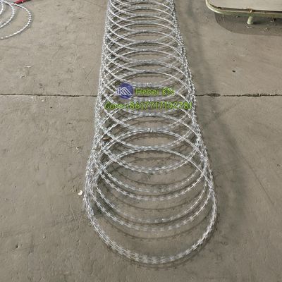 โรงงาน ขายปลีก Bto-22 Hot Dip Galvanized Concertina 0.5mm Razor Barbed Wire สําหรับทางหลวง