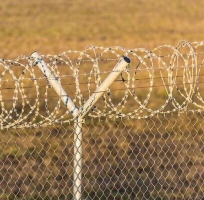 ลวดหนามมีดโกน ลวดหนามเหล็กชุบสังกะสี 18 นิ้ว 1 ขด 50 ฟุตต่อม้วน CBT-65