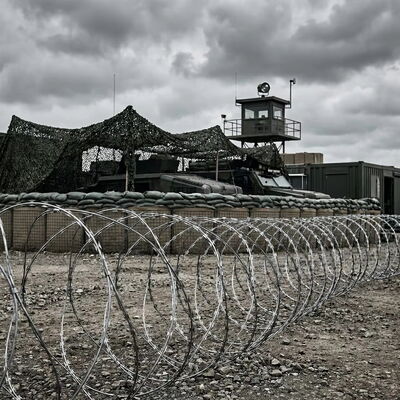 CBT-60 Razor Barbed Wire Steel ประเภทโลหะ สามารถปรับแต่งได้ วัสดุรั้วความปลอดภัย เหมาะสําหรับสภาพแวดล้อมที่แตกต่างกัน