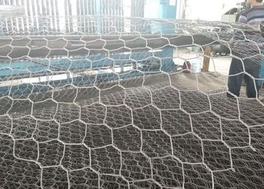 จุ่มร้อนชุบสังกะสีทอลวดตาข่ายหกเหลี่ยม Gabion ตะกร้า 2.0-4.0mm ลวดวัด