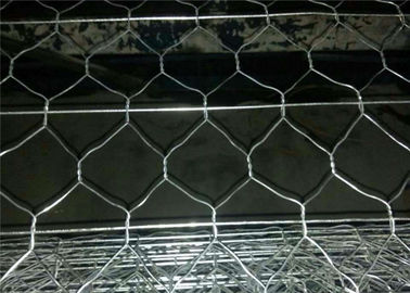 กรงกล่องลวดตาข่าย Gabion ชุบสังกะสีสำหรับการก่อสร้างแม่น้ำและการควบคุมน้ำท่วม