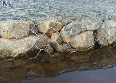 Pvc เคลือบสังกะสีการควบคุมการกัดเซาะกระเช้า Gabion สำหรับลาดแม่น้ำ / ธนาคาร