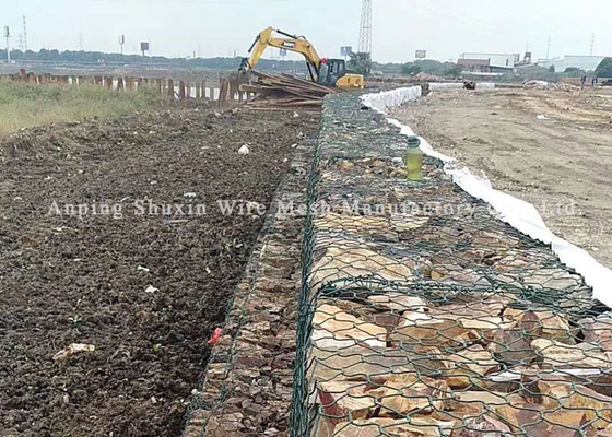 สาม Twisted Weave 3.4mm Stone Filled Gabions ลวดตาข่ายหกเหลี่ยมสังกะสี