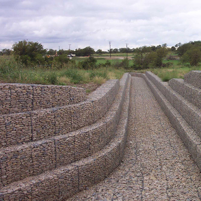 กรง 4.0 มม. ลวดตาข่ายหกเหลี่ยม Gabion ลวดตาข่ายเหล็กชุบสังกะสี