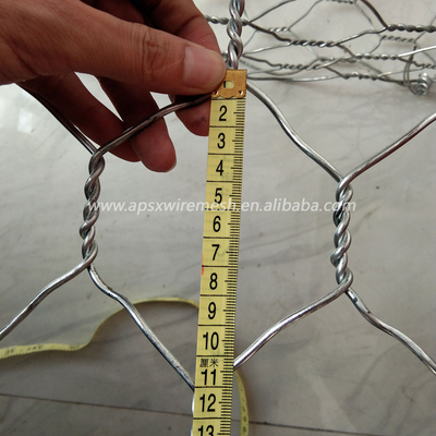 ลวดเหล็กคาร์บอนต่ำกรงหินเกเบี้ยน 8 * 10 ซม. ตาข่ายสำหรับการป้องกันกำแพงแม่น้ำ